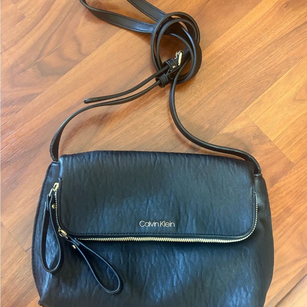 Calvin Klein Elegant Leather Black Crossbody Bag